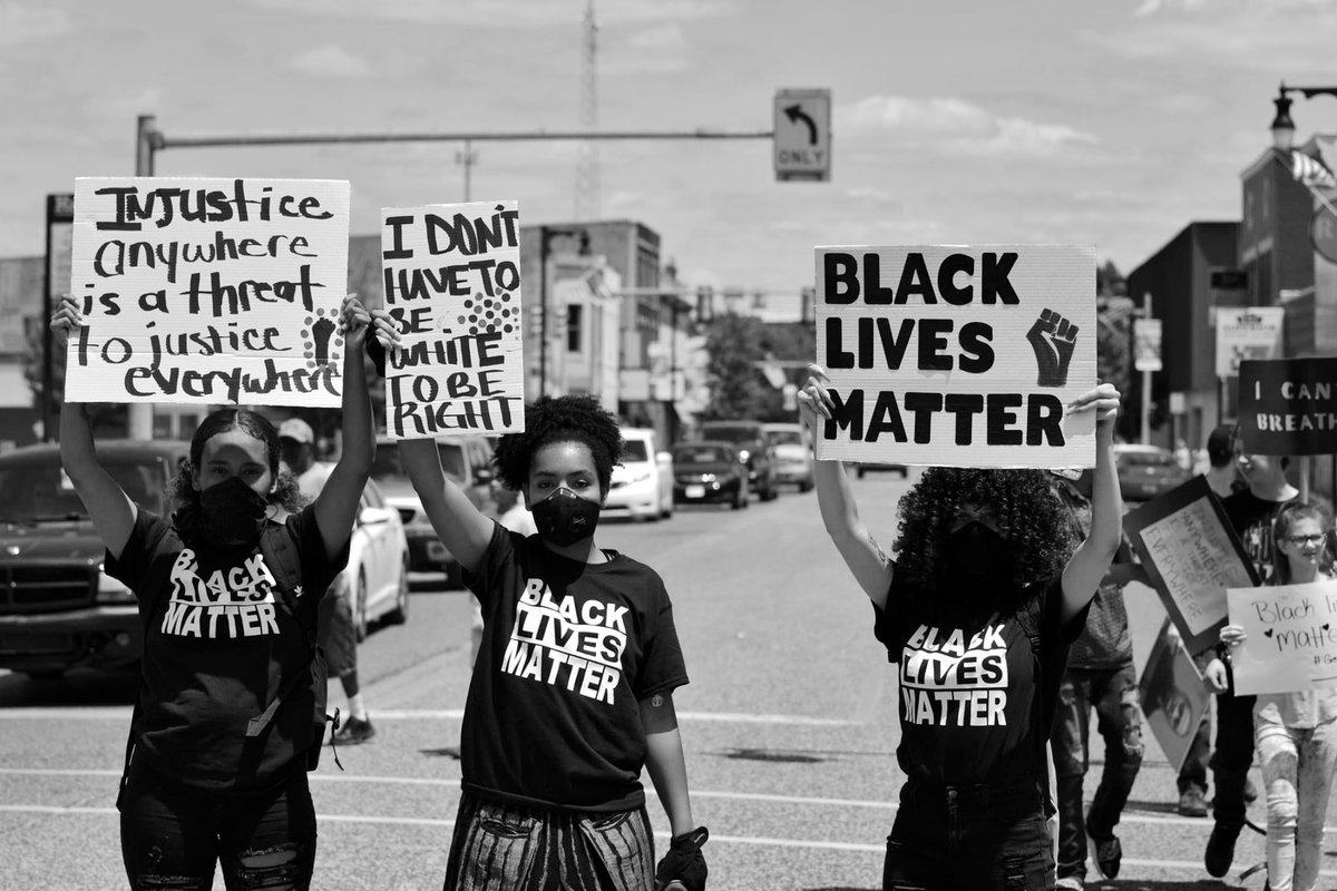 disbeatis's tweet photo. Terre Haute, Indiana ✊🏾🖤

Small cities, you can make a change too! Proud of everyone coming out today of all races fighting against police brutality. https://t.co/1cStemjdSz