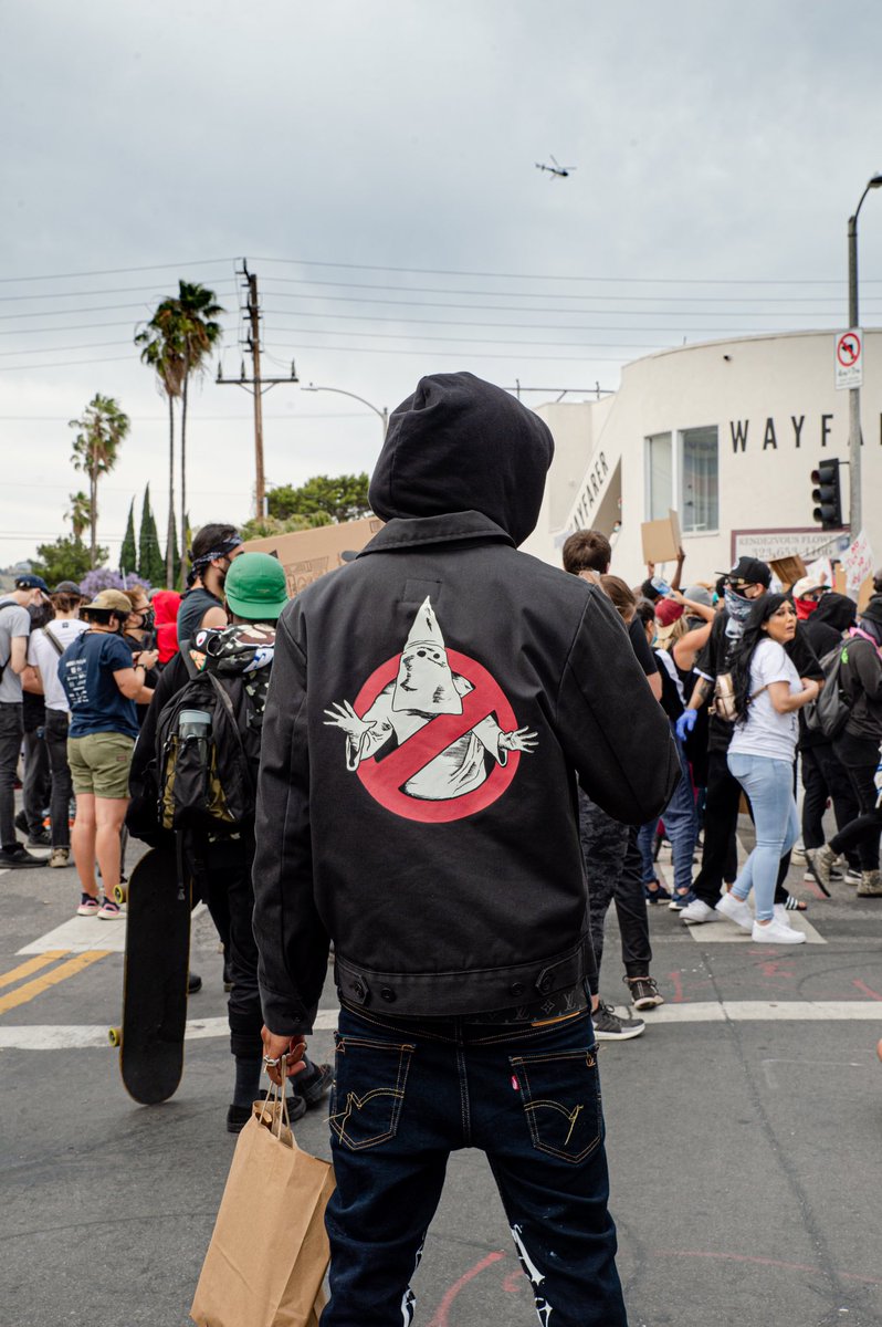 Nicole__Lemberg's tweet photo. Earlier today in #BeverlyHills #beverlyhillsprotest #LosAngelesProtest #laprotest https://t.co/RJJ4hTI67h