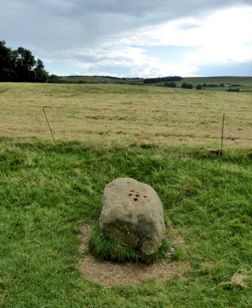 At the border of the village between Eyam and the village of Stoney Middleton, a boundary stone was placedThis is where food and medical supplies were left by neighbouring villages for the residents of Eyam. #SocialDistancing  #COVID19  #StayHome  