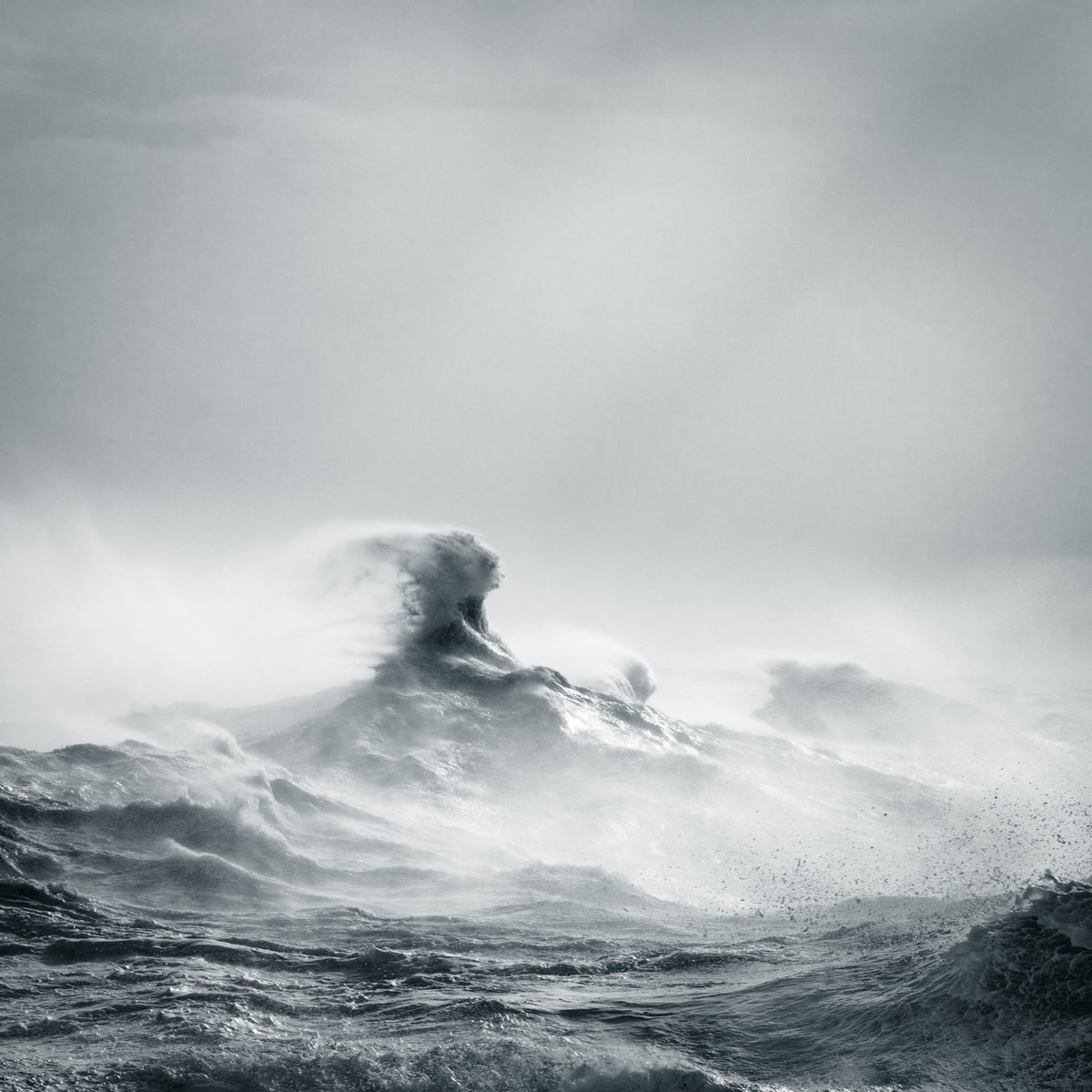 WIREDScience's tweet photo. This photographer used telescopic lenses and an ultra-fast 1,000 frames/second shutter speed to capture the towers and troughs of foam-flecked seawater during Storm Imogen in February of 2016.
You haven't seen waves like this before https://t.co/QslJaAWUgV 
📸 Rachael Talibart https://t.co/vwsdnKEJ7P