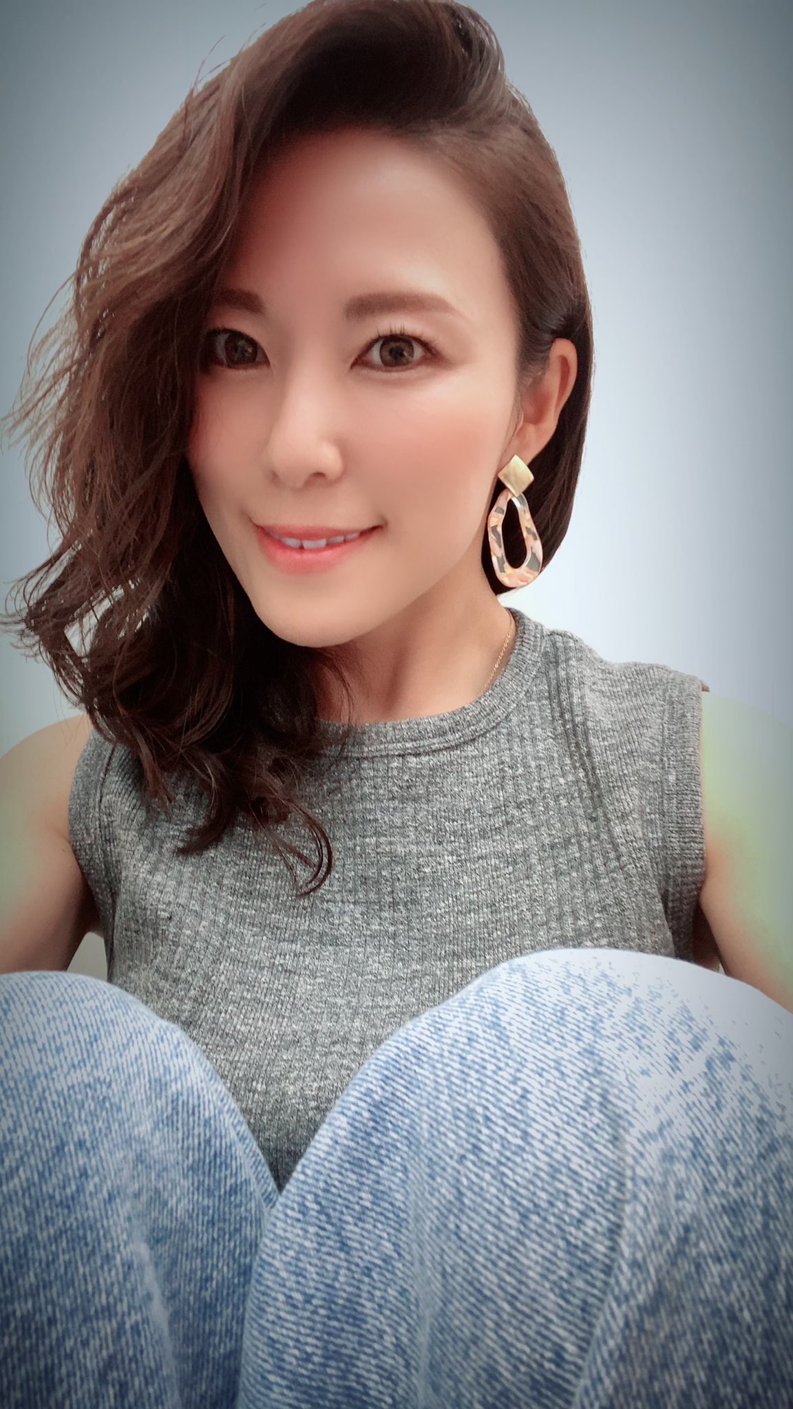 水野優香 熟女 Pa Twitter 本日は撮影会でした 毎度の事ながらラフな普段着で 素敵なお花から愛犬へのお見舞いまで 心暖まる愛をありがとうございました 次回は6月21日撮影会を予定しております 同日第2回オンラインイベントも開催予定です 皆さんに会える