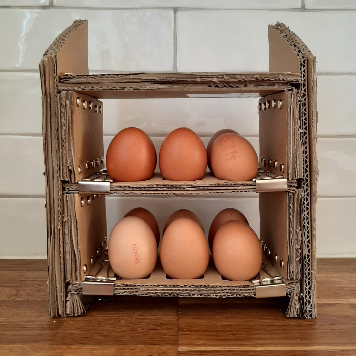 snag_plus's tweet photo. Upcycled some cardboard into a sturdy egg house this weekend ♻️🥚🏠 no glue used, only paper clips and fasteners so cardboard can be separated and adapted or recycled #circulareconomy #circulardesign #closingtheloop #cradletocradle #zerowaste #zerowastehouse https://t.co/fXUCzxTBgr