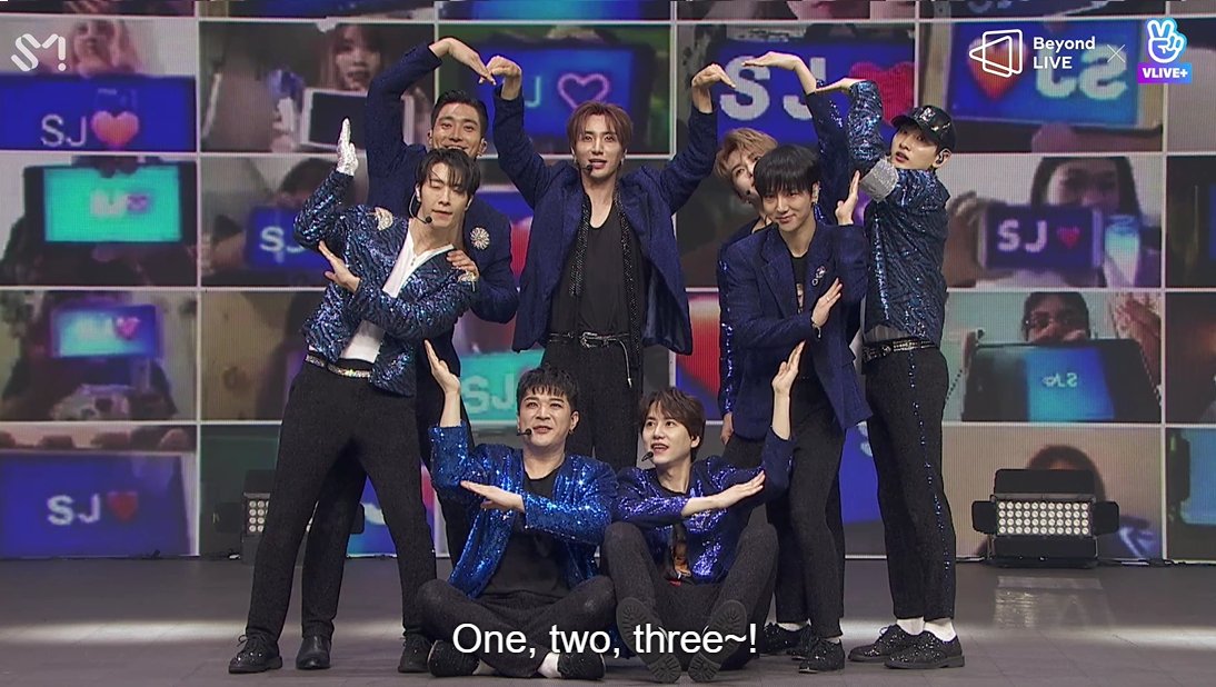 Red_C_'s tweet photo. el corazón más vergas de la vida xD

#SUPERJUNIOR_BeyondLive 

(btw thanks everyone for the project) https://t.co/0xwhRdYZqW