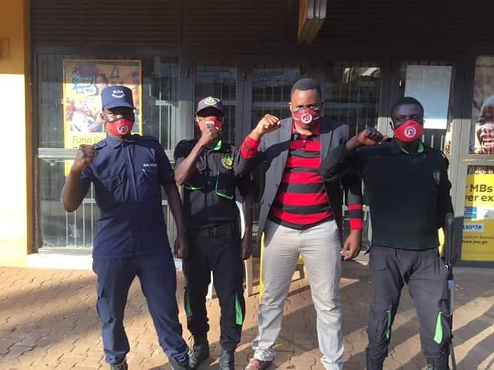 SittaMukisa18's tweet photo. Fool enemies fear what they don't Know.
They hate what they fear.
That's why they @People_Power_Ug
#UnitedAgainstCoronavirus
#masksEverywhere
#Teamkyagulanyi2021 https://t.co/Byy9UOXFCg
