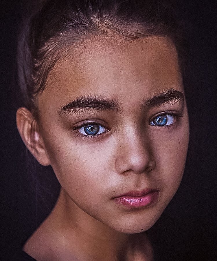 ELKAY001's tweet photo. After .... Swipe to see the before I added extra Incase you don’t belive in Love at first sight >>>>>>> Retouched by @photomeelkay  #retouching  #monochrome #color #retouch #retoucherwork 📸📸📸 https://t.co/AGSvFSHgiz