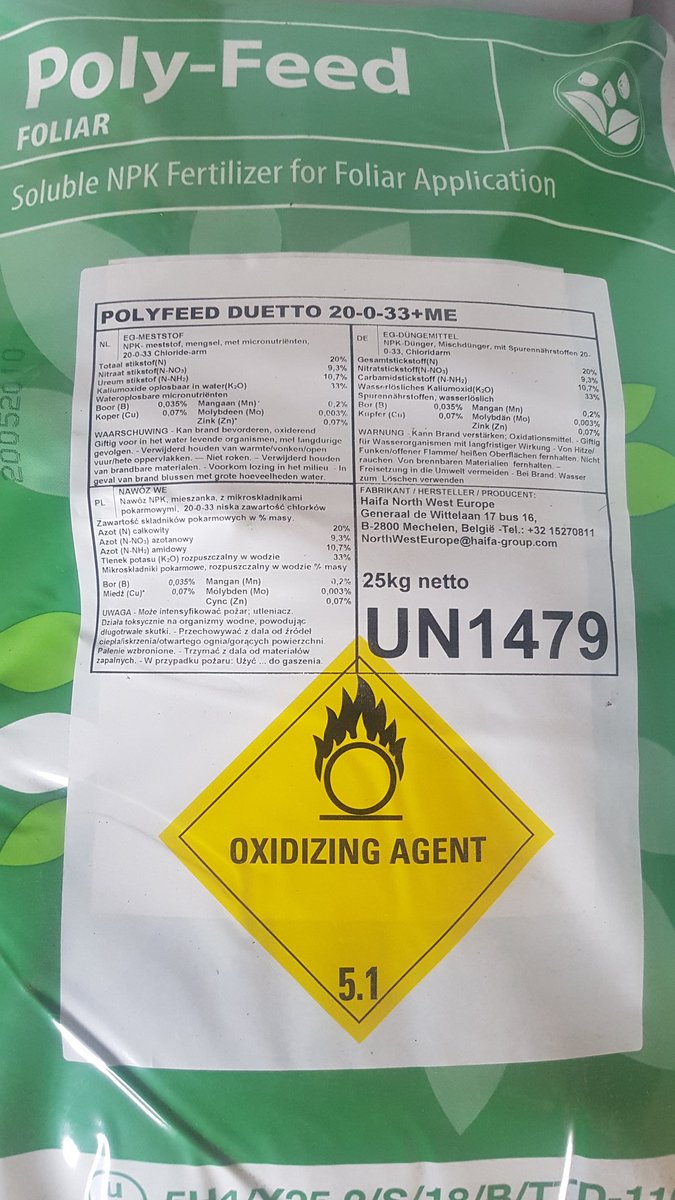 Gisteren ontstond er een draadje met leuke vragen. Boeren spuiten niet altijd met "gif", maar ook met vloeibare meststoffen (zie foto) en olie in water oplossing tegen virussen. Biologische en/of natuurlijke middelen.