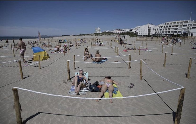 PuntoPress's tweet image. Una playa en Francia ha introducido estas medidas de distanciamiento 
 A los bañistas no se les permite fumar ni traer a sus mascotas  con ellos, y si quieren escuchar música , deben hacerlo a través de auriculares.
¿Qué opinan de esto para las playas de #Málaga?