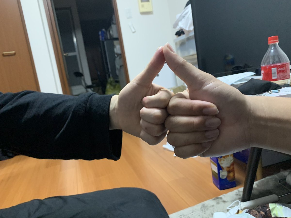 Amuseaccount2's tweet photo. 誓いのチュー https://t.co/mGPuQqN0BH