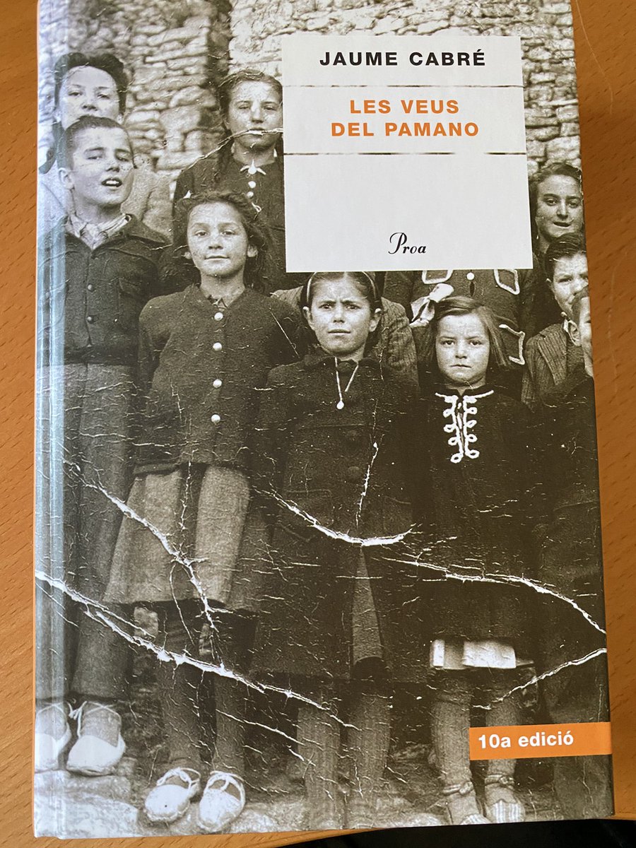 alexrierago's tweet photo. @evatordi @llvilaserra i jo amb les notificacions desactivades i q no ho he vist fins al cap d’un mes... 😅
7 portades, 7 dies, 7 persones
comencem: 1/7 dins el meu top5, un dels llibres amb els quals he disfrutat com un camell llegint-lo https://t.co/dbfV74LKOh