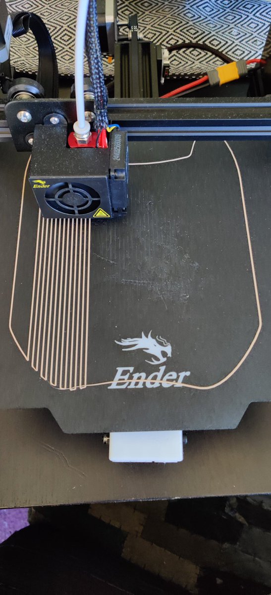 X90Key's tweet photo. This is my Creality Ender 3 Pro!
It's a fantastic printer, easy to use, and in fact quite silent. @Creality3dprint

Today i am printing a Catamaran, a model in which @GoMakeKit is the producer. https://t.co/QfE7aW3UkE