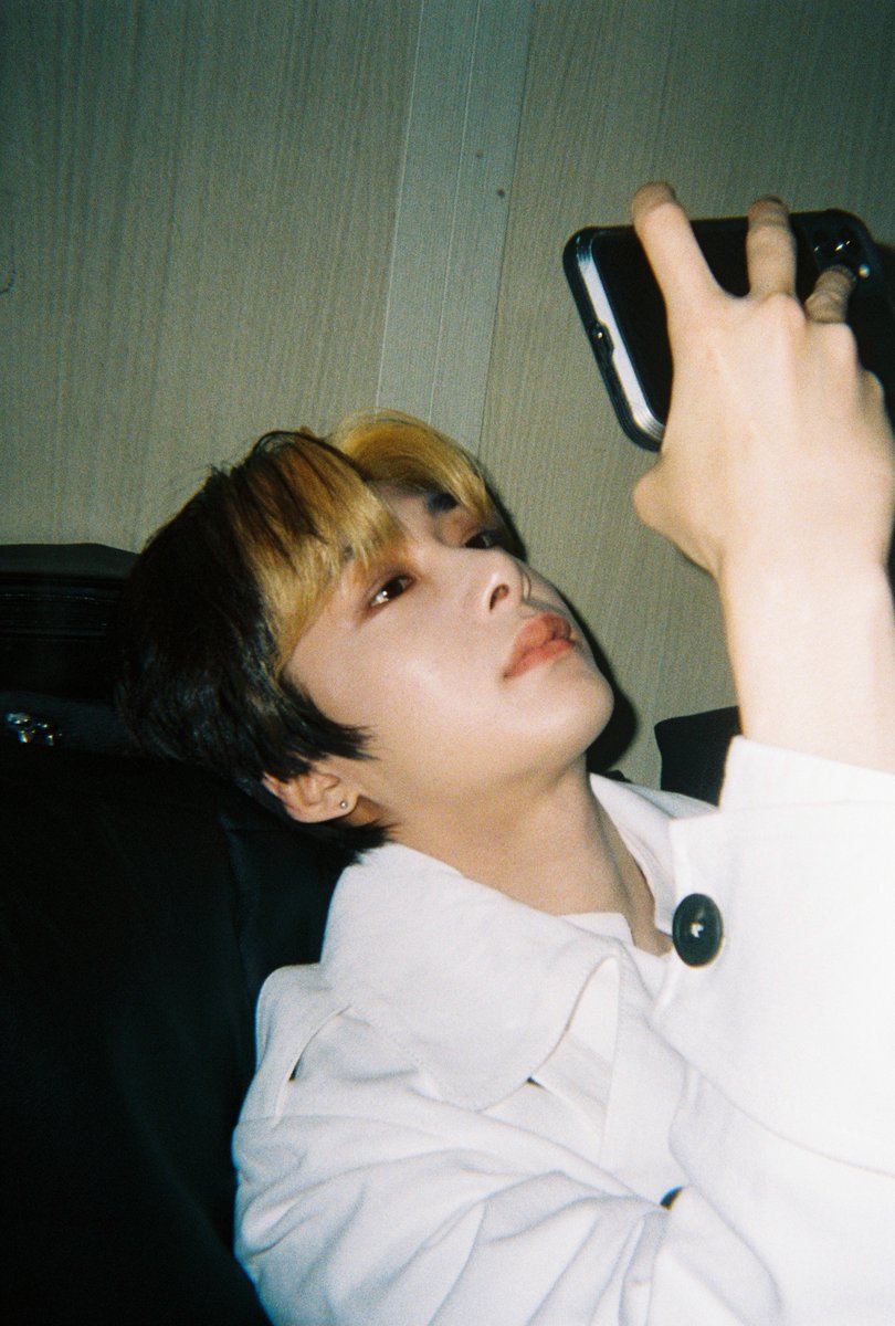 M2MPD's tweet photo. 필름카메라로 기록한 5월의 추억📸 6월에도 쭈욱 엠투와 함께해요❣ #5월의엠투 #M2film #BE_ORIGINAL #MONSTAX #몬스타엑스 @OfficialMonstaX https://t.co/ozDOjjMisF