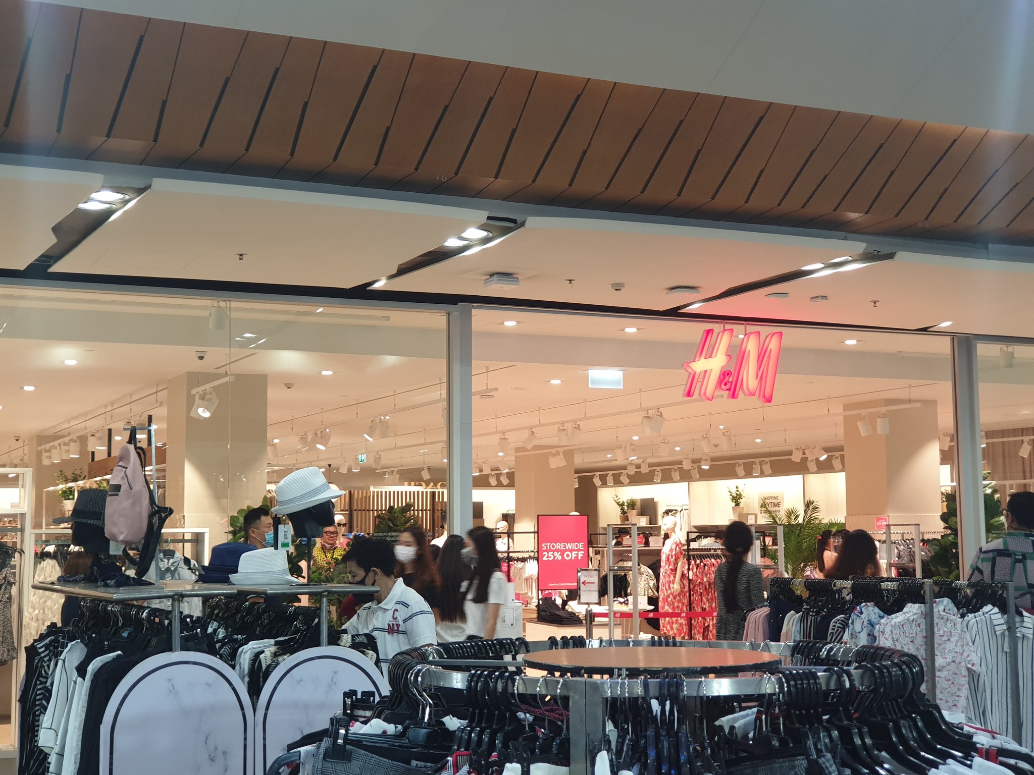 H&m clearance central ladprao