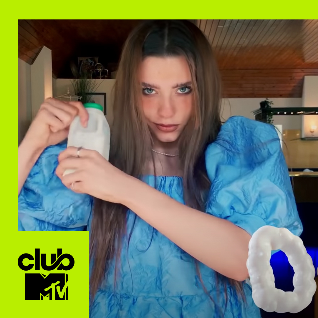 Got milk? 🥛 #RobbieDoherty &amp; <a href="/keeesmusic/">Keees.</a>'s 'Pour The Milk' is <a href="/ClubMTV/">Club MTV</a>'s video of the week!

Watch the vid now here 👉 fal.cn/38nnA