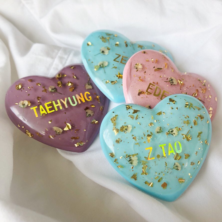 floridclouds's tweet photo. aku jual keyring gini!:) dm for price and more info yaa #resin #kpopkeychain #kpopkeyring #btskeyring #btskeychain #kpopmerch #gantungankunci #gantungankuncicustom #aksesorislucu #aksesorismurah #gantungantasunik #gantunganhp #wtbalbum https://t.co/SzMYh56Ybd