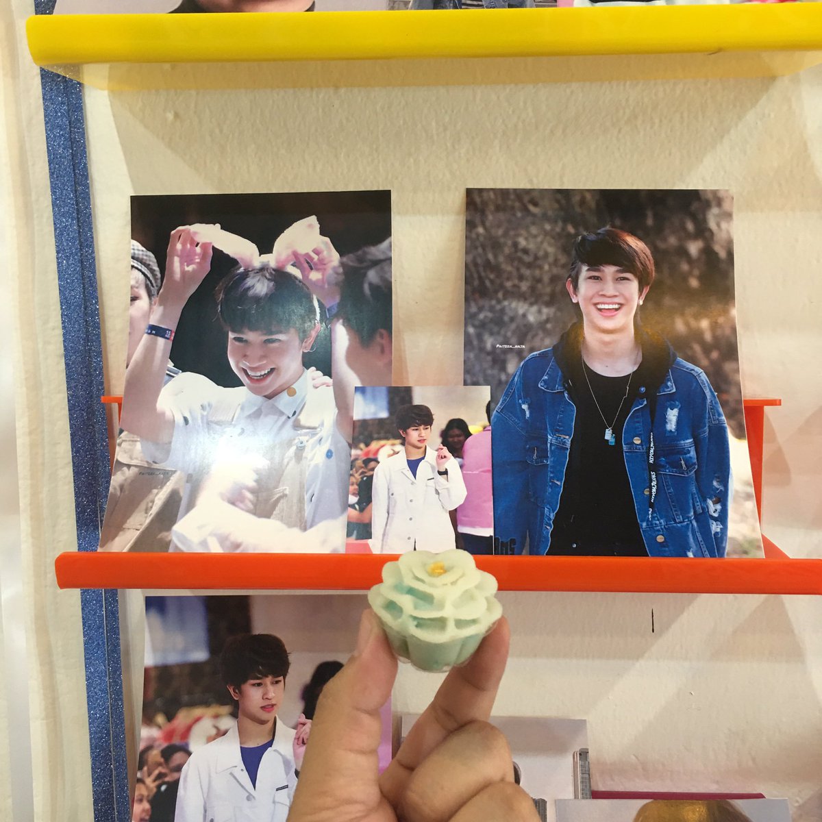 Aomjai_28's tweet photo. เมื่อวานนอกจากจะนำ give away ไปวางแล้ว ยังถือโอกาสไปเยี่ยมน้องและรับกลับพร้อมๆกันด้วย ยินดีและดีใจที่ได้เจอกับพี่ๆน้องๆ คนอื่นๆด้วย ทุกคนน่ารักกกก ไว้เจอกันใหม่นะคะ 

ขอบคุณ @MTSMC009 ขนมอร่อยมากๆค่ะ ☺️ 

@ Siamaya Chocolate เชียงใหม่ 

#เจ้าแก้มก้อน #fluke_natouch https://t.co/iIJfixH378