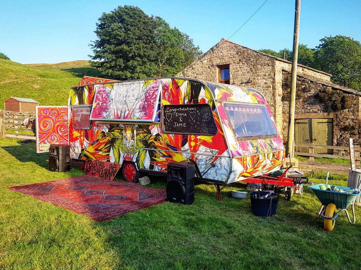 Caravan bar with serious sass 🎉🍹👌 Our modular unit 'Tamsin' can also be used as a dj booth, food truck or chill space. Explore more at Modular Moods #modularmoods #vibespecialists #caravan #caravanbar #caravandjbooth #mobilebar #cocktails #cocktailbar #barhire #persianrug #rug