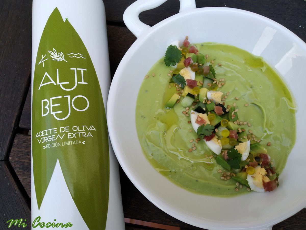 MicocinaCR's tweet photo. Hoy les animo en #MiCocina a disfrutar una #receta llena de color y sabor #cremafria #aguacate @axarquiamegust1 y #pepino con #aove @AoveSpain #Aljibejo #Malaga ¿se animan a prepararla? https://t.co/a9aPN7AUyJ https://t.co/jfbldRgW96