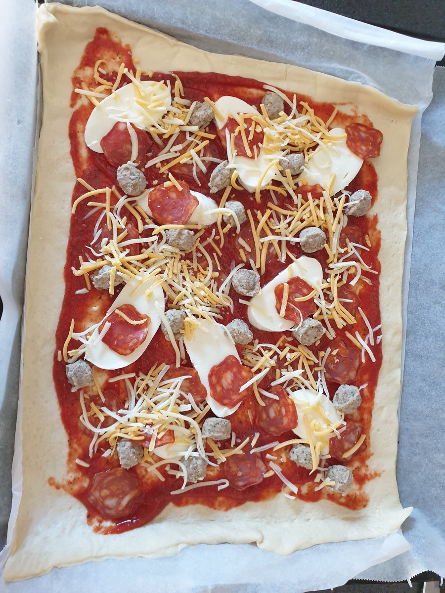 AlyMew's tweet image. Made pizza. Half from scratch? Assembled the ready to go dough and added everything. 😇