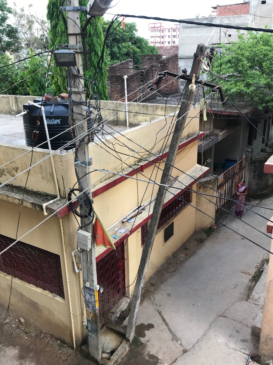 AnoopSaurav's tweet image. Dear Sir @JharkhandCMO 
Tilted and broken electric pole with live wire is posing threat to residents in Birgacolony,karam toli,Ranchi from past many years. Passerby are at risk of unwanted accidents,especially during rain/storm. Request your intervention on behalf of residents.🙏