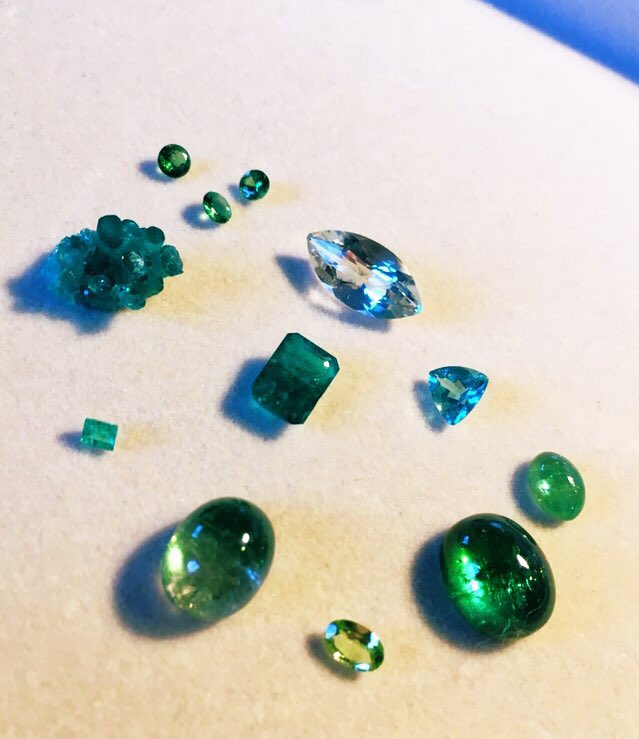 緑色の宝石 緑色の宝石
