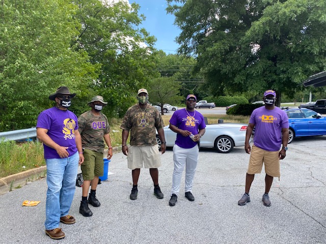 ForPerdue's tweet photo. A great day of volunteer support for my campaign, special thanks to the Forest Flyers Track moms, fraternity brothers, friends, and my beautiful daughters. #TeamWork #ReadyToServe https://t.co/rQtT1BYQkk