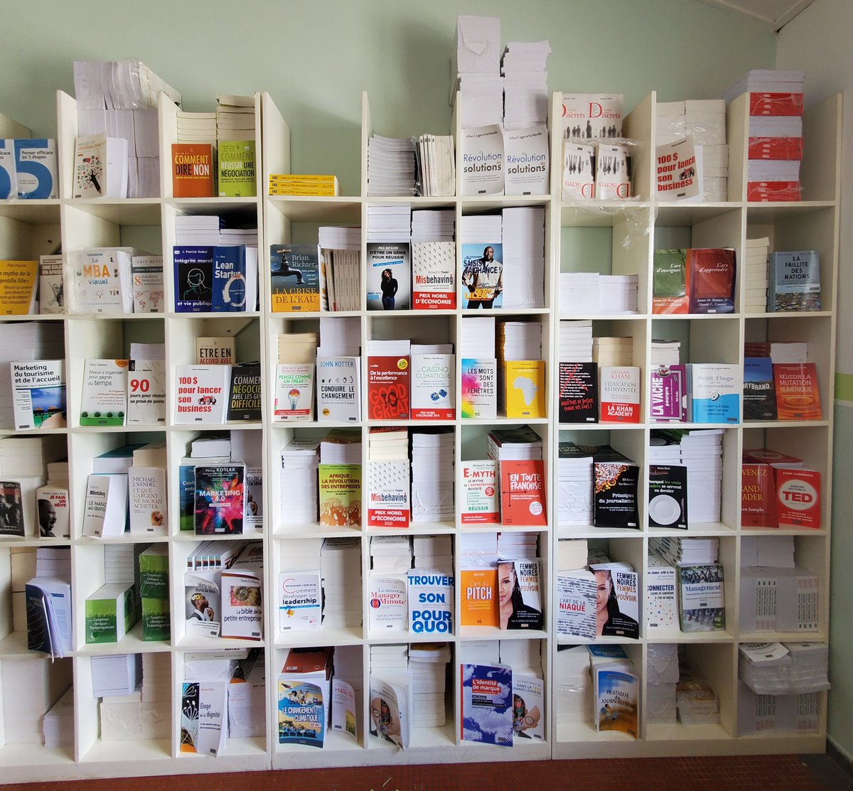 Besoin de livres ?  Contactez-nous ! 
Des livres de qualité à des prix défiant toute concurrence. De 750 frs à plus, vous avez bien lu. Grâce à la subvention du Département d'état américain via sa branche éditions Nouveaux Horizons.

Kena La Référence en livres Nouveaux Horizons