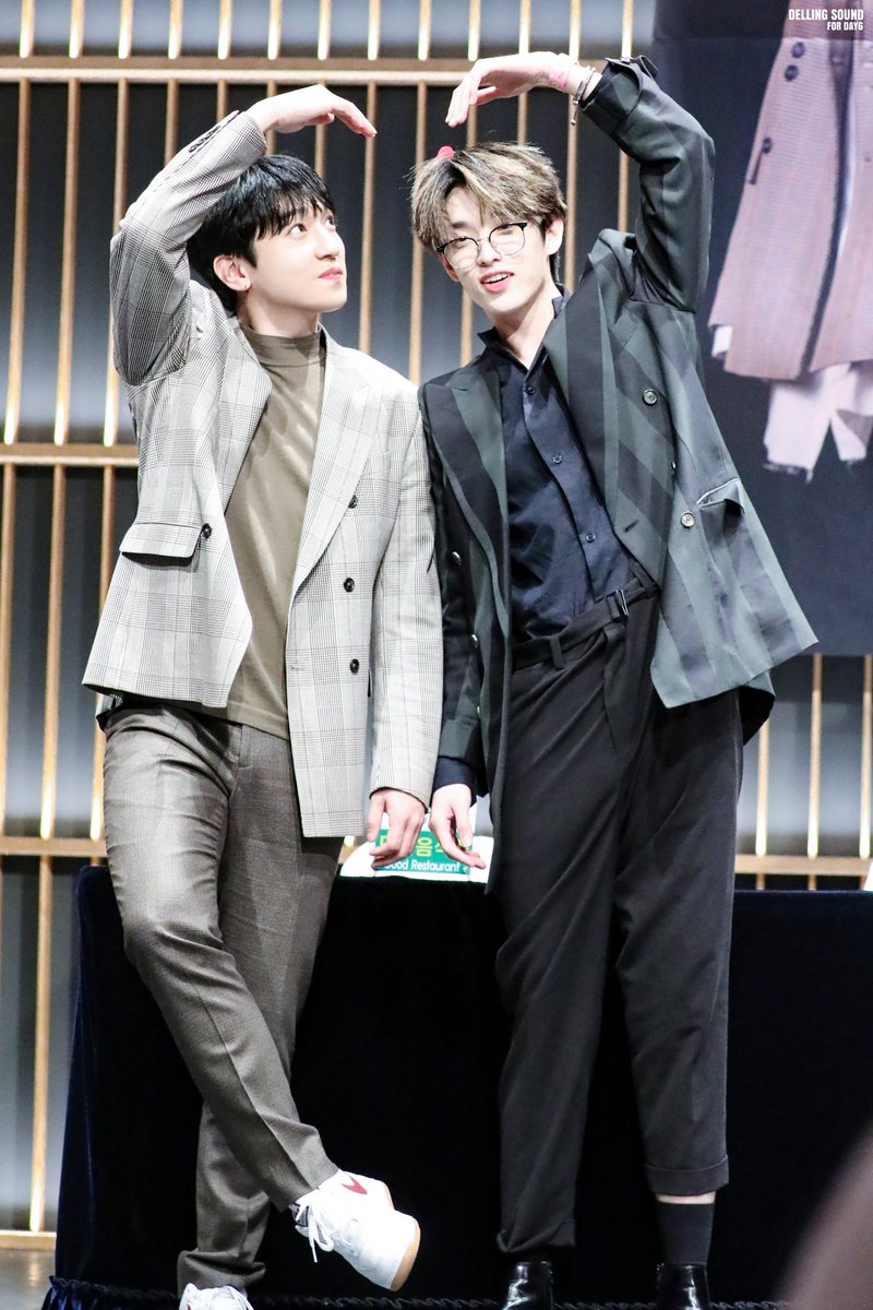 pjhsjp's tweet photo. 핫뚜핫뚜  
하트 중심이 제형이 머리에 있는거 넘귀여워 ㅋㅋㅋ 성진이가 제형이 머리까지 가줬어ㅠㅠ
#DAY6 #jae #sungjin https://t.co/YAsHsyjRjI