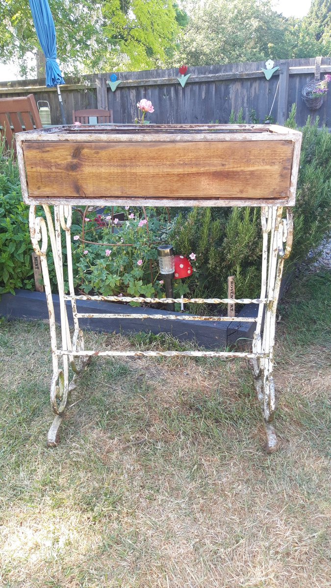 mikepvickers's tweet image. And the after. Now for some plants 🤔