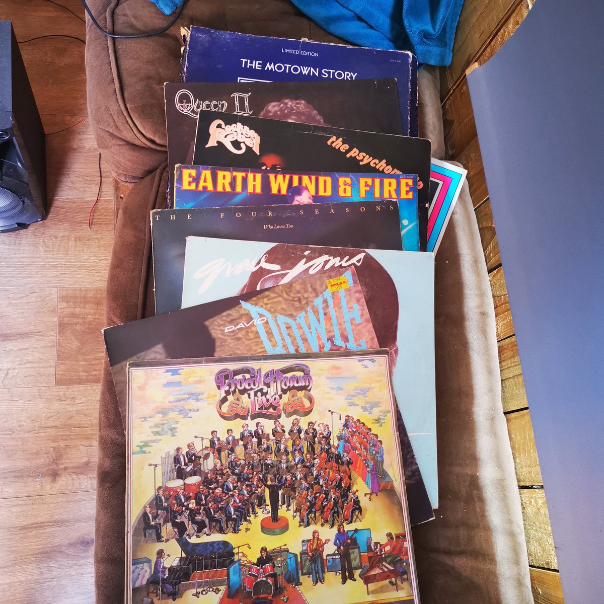 Just realised im nearly 60 and happy out! Thank god  I have happy memories still alive and vivid. Before phones pcs  and twitter there was a different world out there that most dont know about. Highlight was golden discs on a saturday  with a 33 under arm on the 68 bus home