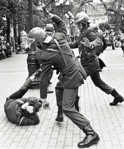 The fascist regime in Chile was exceptionally brutal. Estimates put the number of people murdered by the state as between 10,000 and 30,000 (Rudolph Rummel) and at least 200,000 suffered extreme trauma (ILAS). Pic by Marco Ugate.   #StopFascism  #Chile