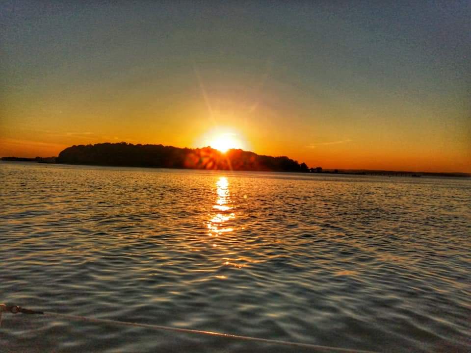 ShelyP21's tweet photo. Wow an amazing weekend.. Slept on board the boat last night watched the sunset... Absolute bliss πβοΈ #weekend #boatviews #sunset #poole #dorset https://t.co/9k6DsEbK7S
