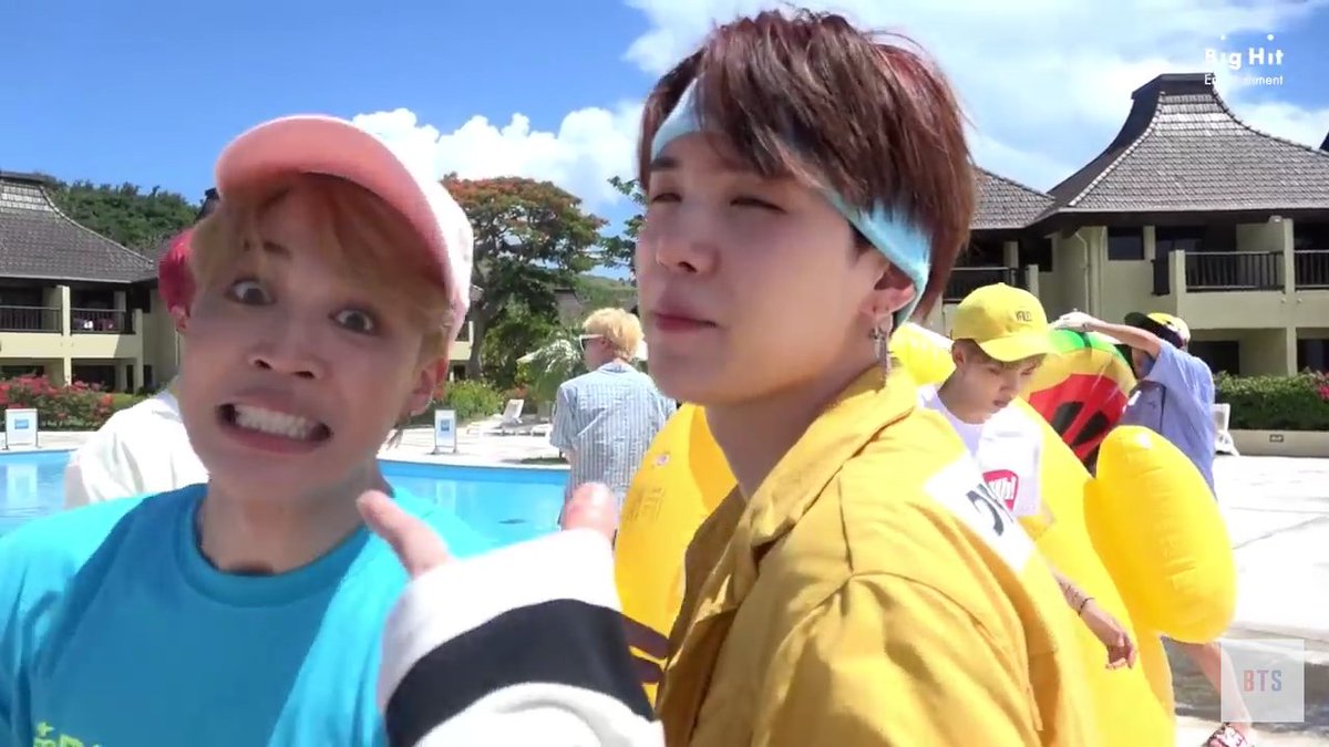 teteco_Adri20's tweet photo. Ele veio com aquele sorriso malicioso que me fez apaixonar👌
#tipodefics #BLACK_LIVES_MATTERS #BTSFESTA2020 #Yoomin #bts #bighit https://t.co/Ymx0c7MpFN