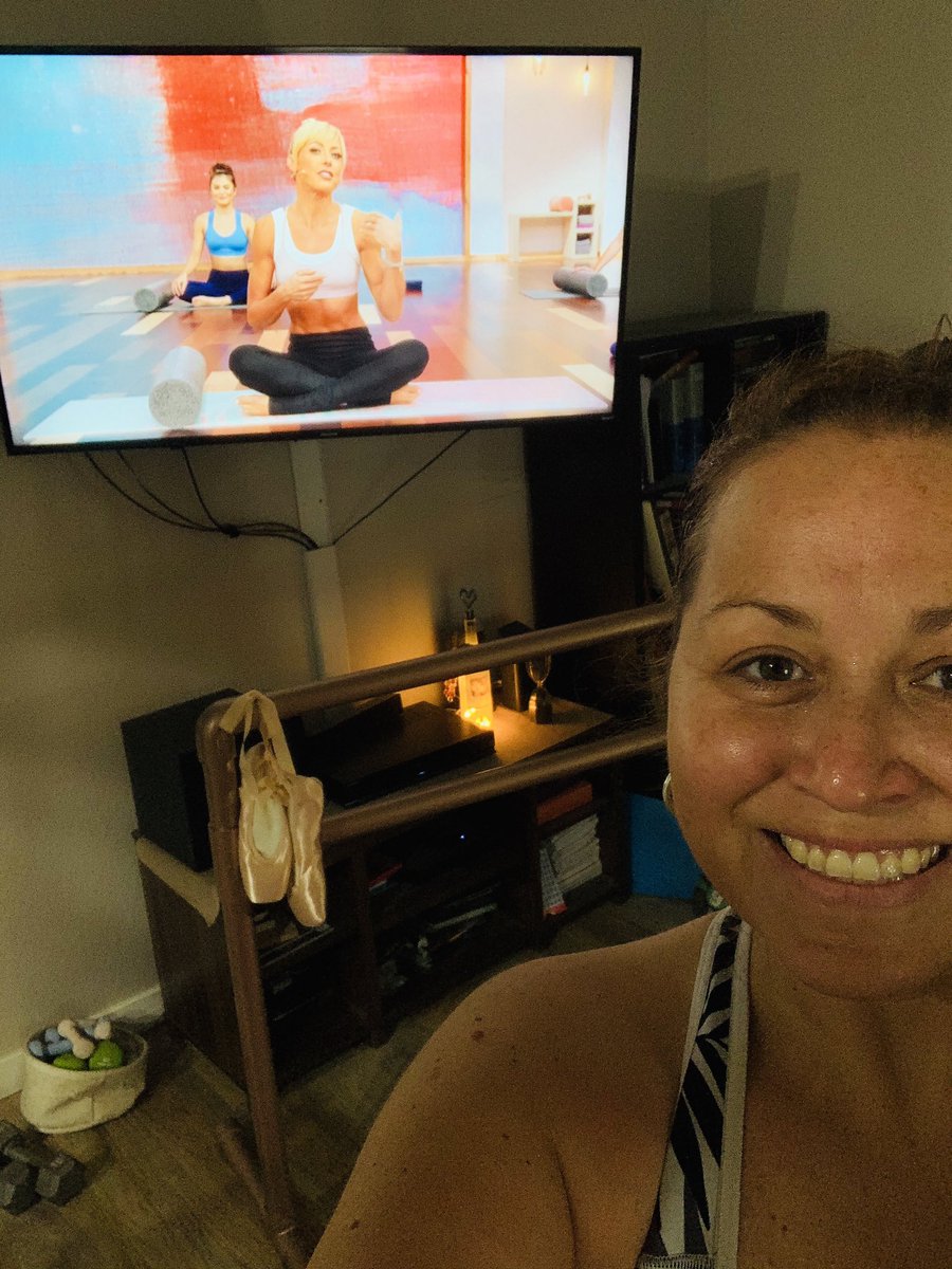 ASUange's tweet photo. I LOVE Roll &amp; Replenish day! #teambeachbody #barreblend #week3complete #foamroller https://t.co/hmcqXbOIl8