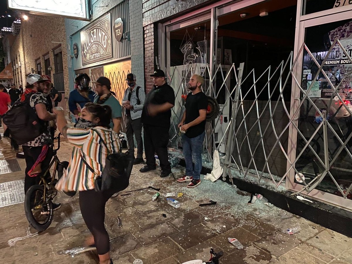 DanVForbes's tweet photo. Come on Austin. We’re better than this. #StopTheRiots #stophate #cantfixstupid #GeorgeFloyd #thisisnottheanswer https://t.co/rhIReqbPni