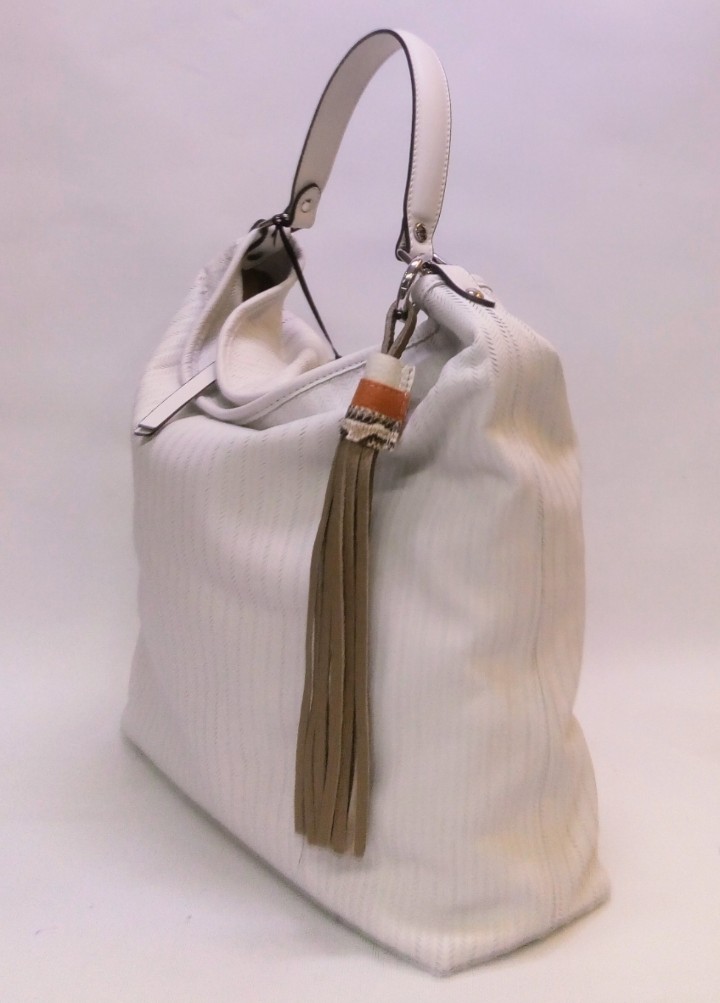 mimmo_fusco's tweet photo. https://t.co/GwfQ19XgrK 
#tracolla #borsadonna #womanbag #woman #girl #charms #gianninotaro #carolj #leathergood #pelle #borsainpelle #italianfashion #fashionstyle #fashion #italianstyle #italianbrand #madeinitaly #modaitaliana #moda #caserta #campania
https://t.co/Qs86O3i1TQ https://t.co/cONgBfyVd5