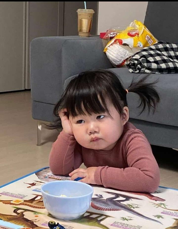 lazolad's tweet photo. I genuinely thought this lady was being fast forwarded #DateMyFamilly https://t.co/VMBPhWqJ1i