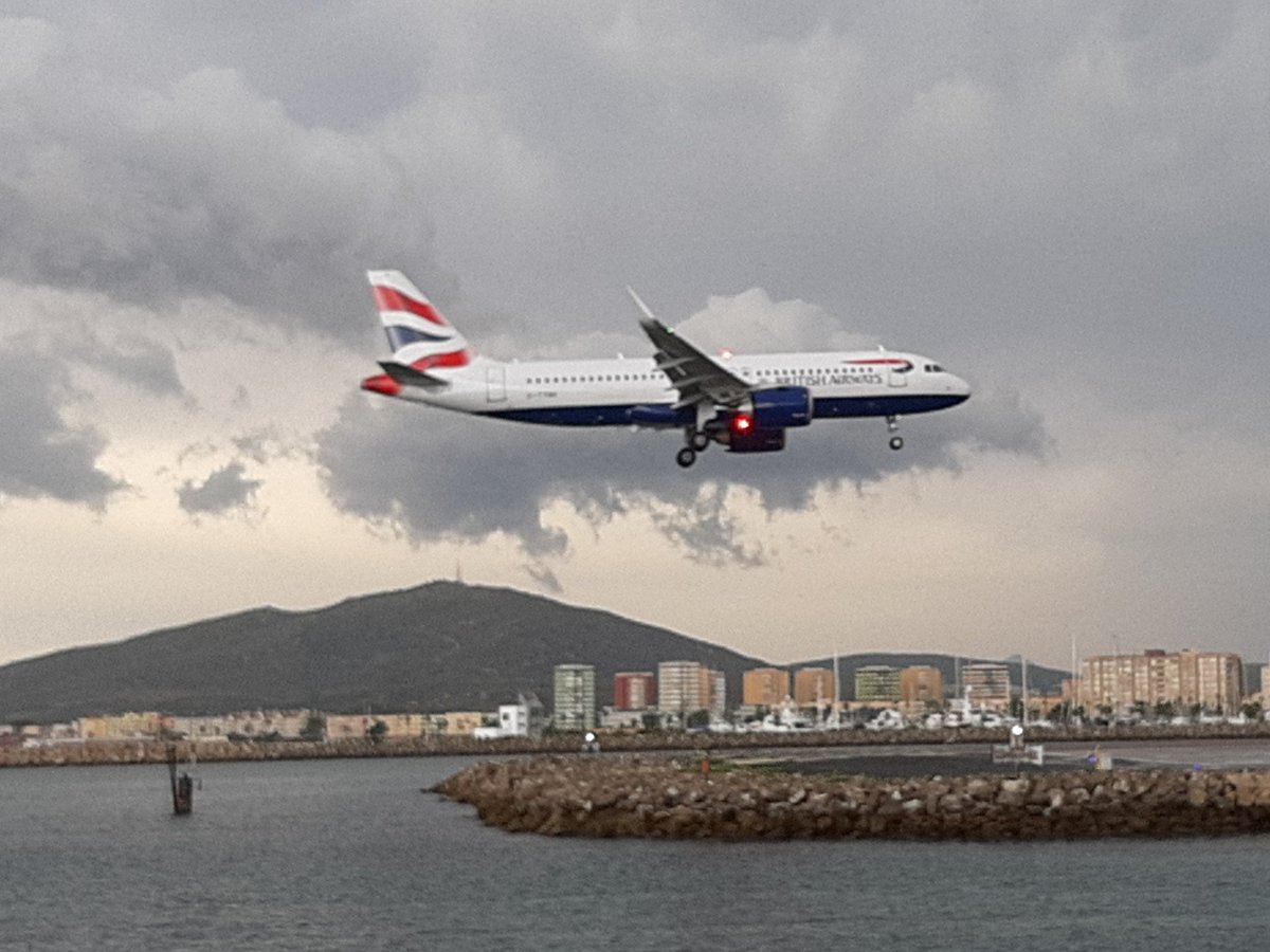 Today's,@British_Airways @Airbus #a320neo G-TTNK arriving at #gibraltar from @HeathrowAirport  after avoiding the storm clouds to the east of the area @MeteoGib @mygibraltar @GBZinsight