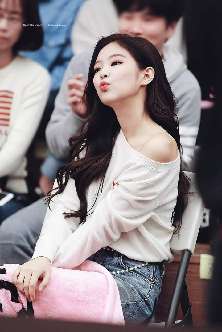 Myanmarpanda's tweet photo. #4YearsWithJennie 
Thank you for becoming Jennie💜💜
I'm so proud for you every time my Boo💖
Love you so much ♥️ https://t.co/mby5poYGo7