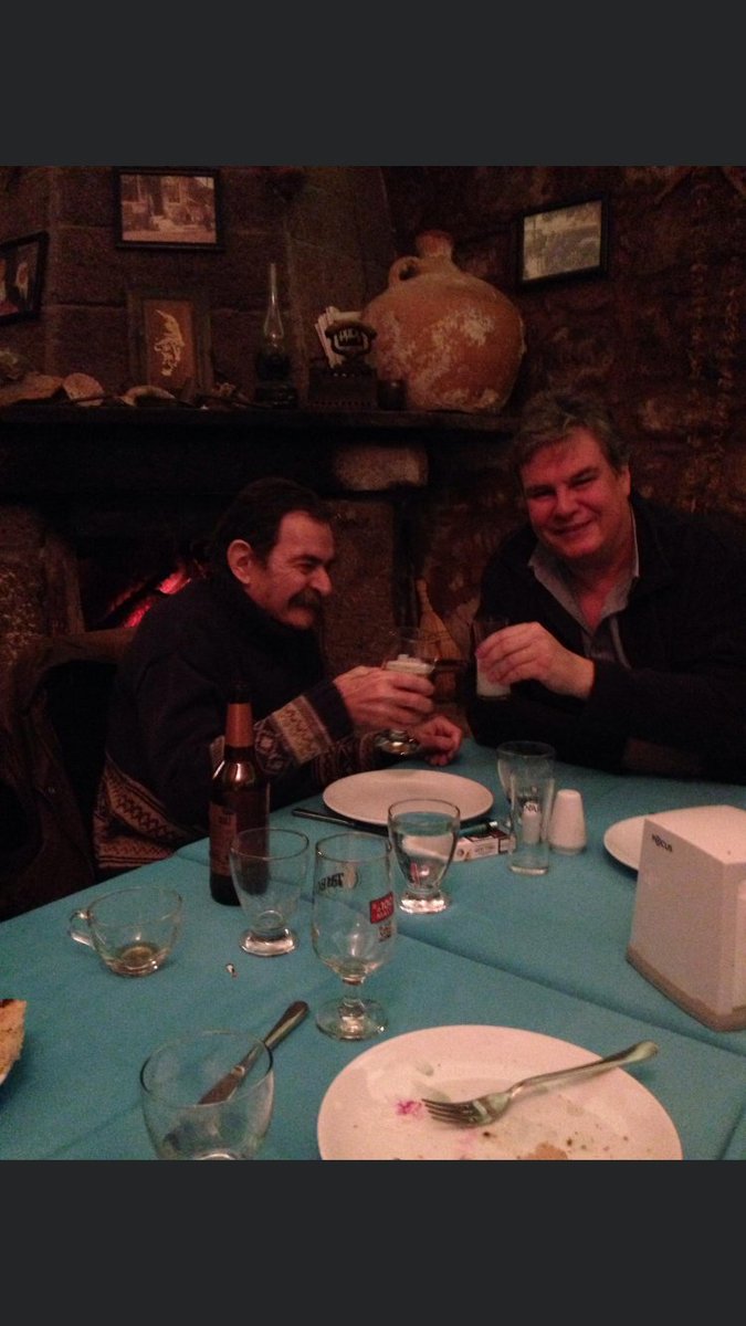 Çok sevdiğim büyüğüm, ağabeyim, dostum, filozof, yazar Oruç Aruoba'yı bugün ne yazık ki kaybettim, kaybettik. Acımız çok büyük. Biz yaşadıkça, o da kalbimizde ve anılarımızda yaşayacak.