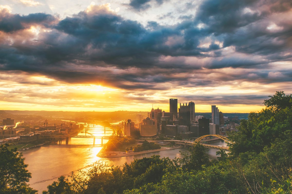 DaveDiCello's tweet photo. The sunrise in #Pittsburgh was beautiful this morning, and much needed after yesterday. Golden light breaking through the clouds, ushering in a new day. A day that needs to be filled with love, understanding, compassion, and respect, and not hate, bigotry and racism. https://t.co/zIX5p2NCnH