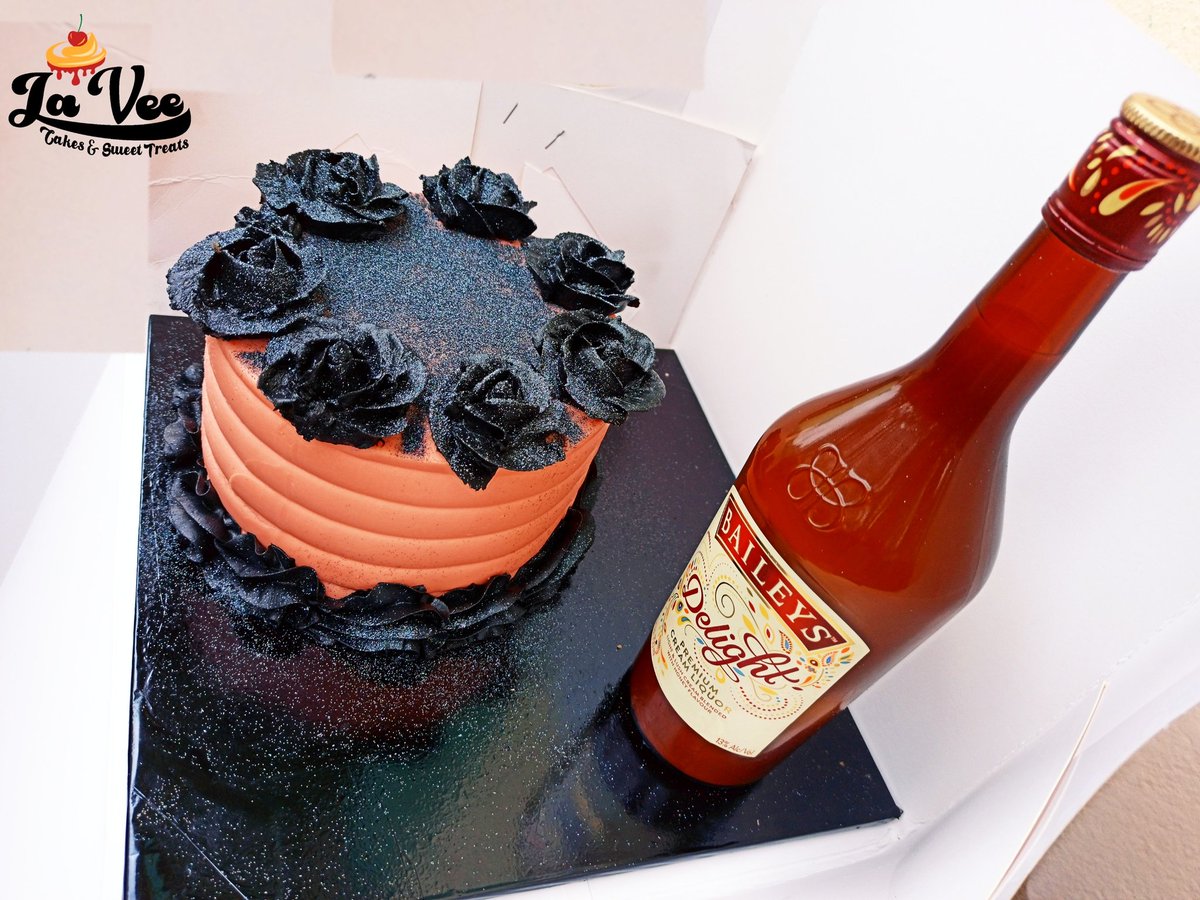 LaVeesBakery's tweet photo. Happy Sunday fam ๐ฅฐ
@LaVeeCakes ft @baileysnigeria ๐
We're here for you, let's bake you a cake! ๐ฐ
.
.
. .
.
#laveecakes #buttercreamcakes #uyocakes #cakesinuyo #cakesinph #phcakes #portharcourtcakes #baileys #baileysnigeria https://t.co/vI0ZngHdk2