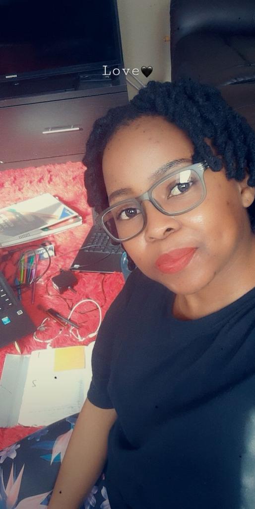 Keoi_In_Tech's tweet image. 4 modules finally COMPLETE 🚀
Snaps + pear and oats smoothie + 1 episode of some series (hopefully just 1 episode 😅) then we develop some more content. #codetelligent