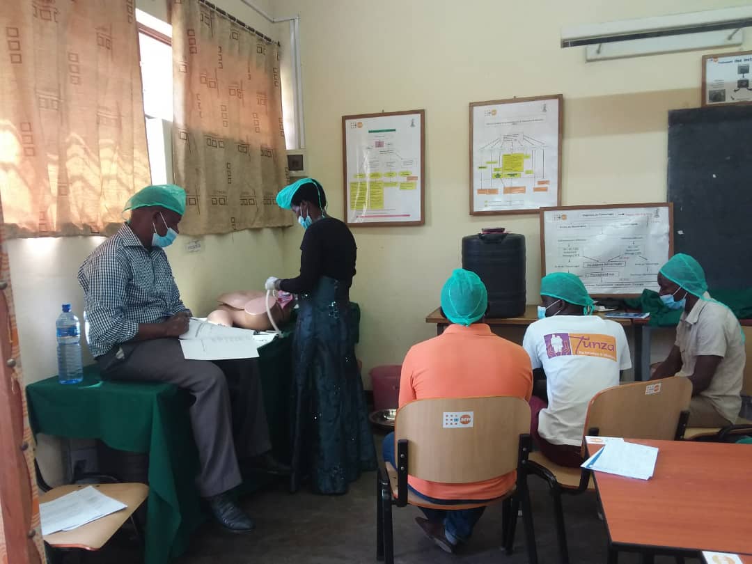 PSI_Burundi's tweet photo. Formation en SONUB(Soins Obstetricaux et Neo-nataux d’Urgence et de Base) des prestataires du réseau #Tunza à l’INSP du 05 au 09 mai 2020.
@NLinBurundi @mspls_bdi
#PsiBdi #Tunza https://t.co/sKK5z7mOUi