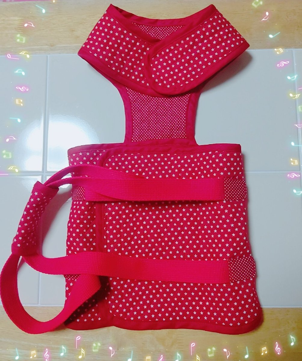 メッタンママ メッタンの介護ハーネス が完成しました 型紙を譲って下さったビリーちゃんのママさん たくさんの愛情とアドバイスありがとうございます やっと出来ましたよ こうやって着せてみると首の所にも持ち手が欲しいかな と考えてます