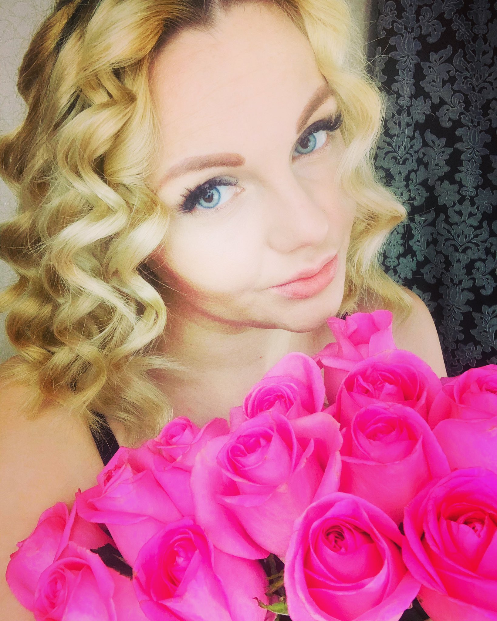 Moon Christine on X: t.coAZUxNpb0h2  X