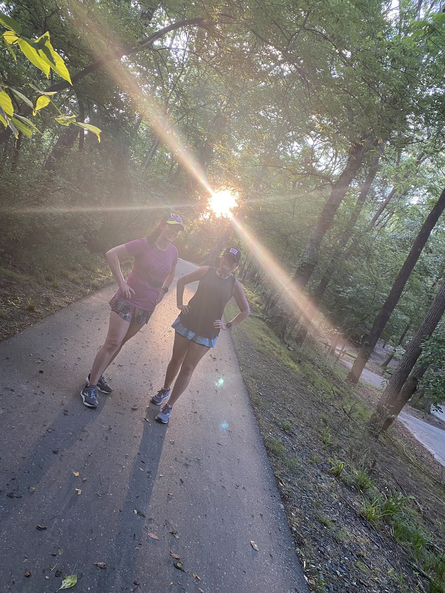 kimpossibleont1's tweet photo. 4 sunny, Sunday miles with my favorites❤️. 
I’m still streaking &amp; riding the Coronacoaster 🎢🤷🏻‍♀️. 
Run Streak Day 517🌟
*****
#runstreak2020 #runoutsideeveryday #skirtsports #hotchocolatier https://t.co/DPESqtNukX