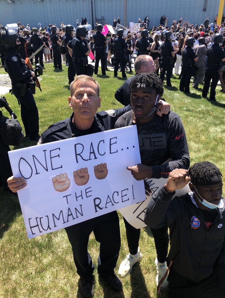 annesgilb's tweet image. always against racism✊🏻✊🏼✊🏾

im emotional now
#BLACK_LIVES_MATTER