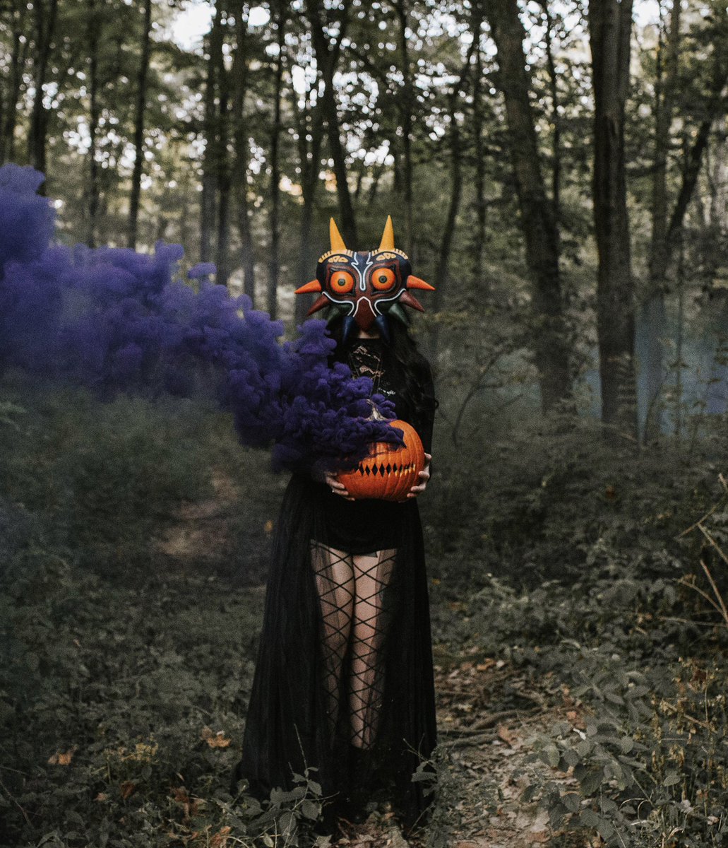 CaptDangerous64's tweet photo. I want spooky season back please 💀 #nintendo #cosplay #zelda @ZeldaDungeon @ZeldaUniverse @GifZelda @ZeldaInformer @NintendoAmerica https://t.co/ZDA07RlTLe