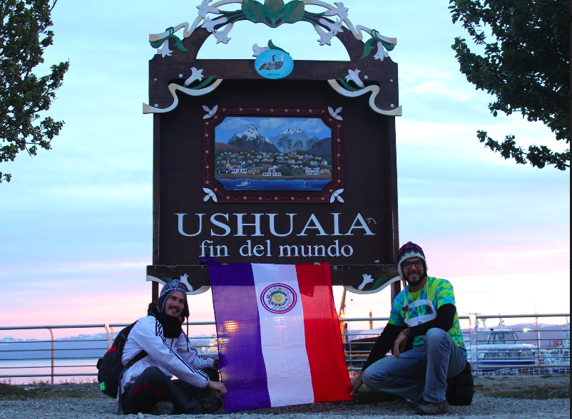 Juanquipane's tweet photo. [9]Con este acto de serendipia iniciamos el viaje de nuestras vidas: 17 países, más de 35.000 kms en la hermosa Westy a quien llamamos Jasy89. Nuestro punto de salida de esta gran aventura? La casa de Bob. 👇con mi compañero de viaje Alberto https://t.co/WKIIsXByP7