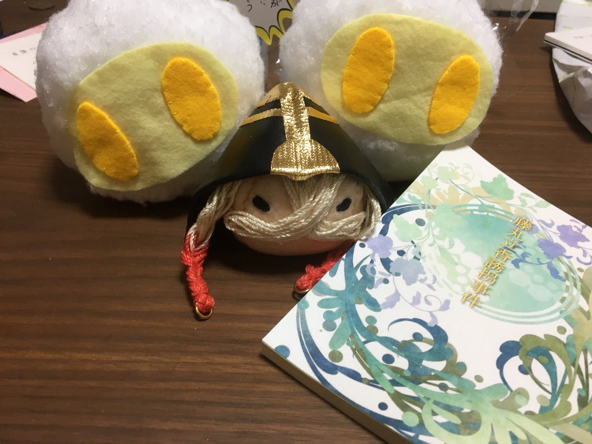 kさんから(@K62292726 )からいただいちゃいましたンヘヘ!!????ダンボール開ける前と開けたあとにバナナがいて二度笑った??♀️そしてみてこのパパーズに囲まれるピ??♀️??♀️??♀️そして本!!ハァハァ!!ゆっくり読みますありがとう????